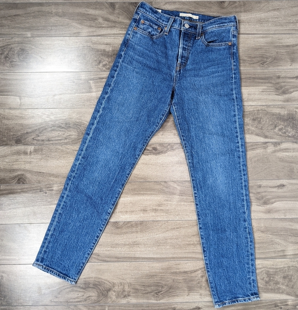 Levi's Wedgie Jeans Medium Blue  Size 26